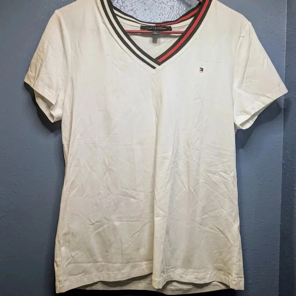 Tommy Hilfiger women's white two-toned collar logo v-neck t-shirt